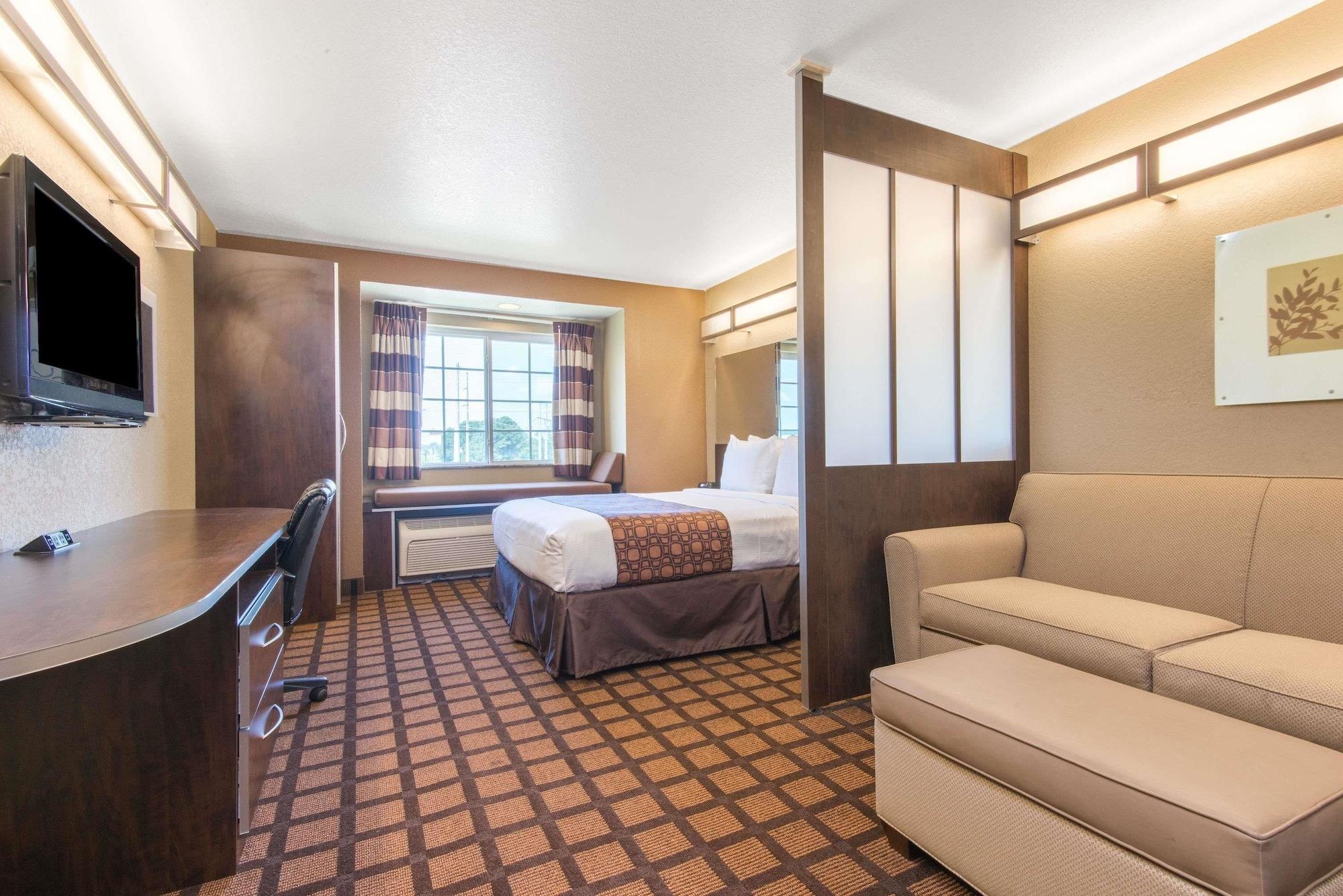 Hotel Microtel And 2*