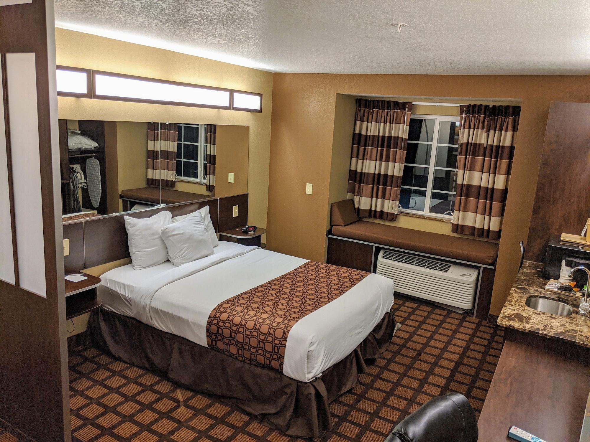 Hotel Microtel And 2*